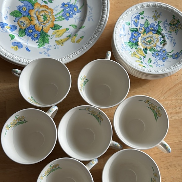 Copeland Spode Raeburn tea cups/saucers + two dinner plates - Picture 6 of 7